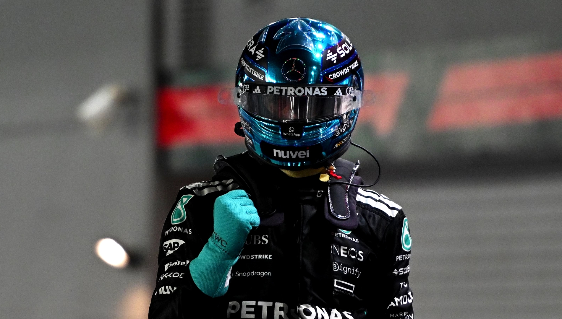 Russell s’impose en pole position du GP de Singapour devant Verstappen et Piastri