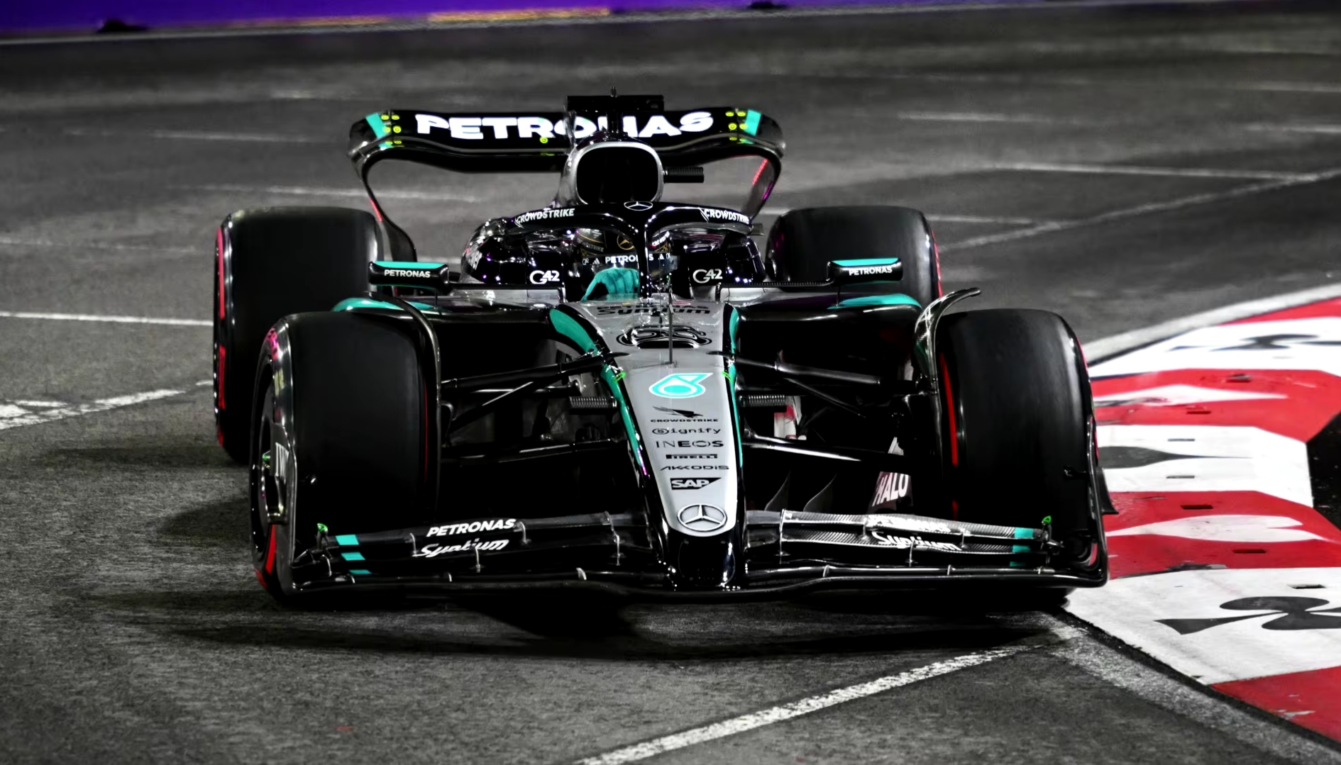 EL3 – Las Vegas : Russell frappe fort devant Verstappen et Albon dans une séance piégeuse