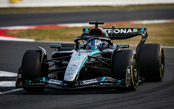 George Russell propulse Mercedes en tête lors de l’unique séance d’essais en Chine