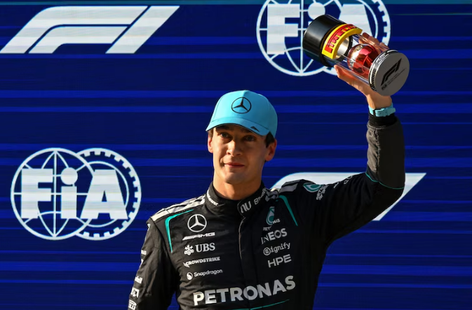 Russell s’offre la pole du Sprint en Chine, Mercedes verrouille la première ligne